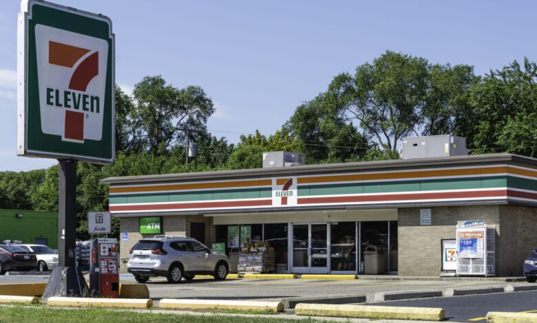7 Eleven store in Madison Heights Michigan 51309685121